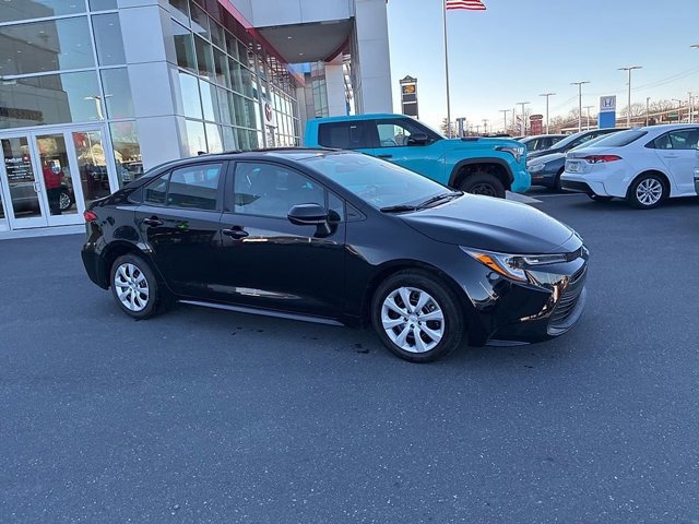 Used 2024 Toyota Corolla LE image 3