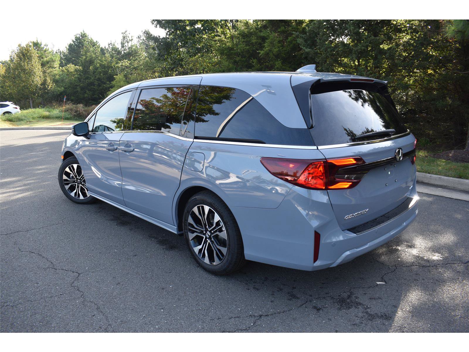 New 2027 Honda Odyssey Elite image 5