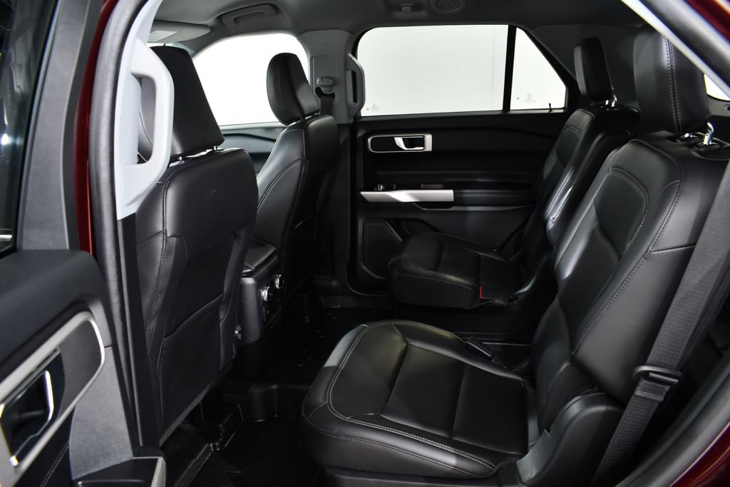 Used 2022 Ford Explorer XLT w/ Equipment Group 202A AWD/4WD image 16