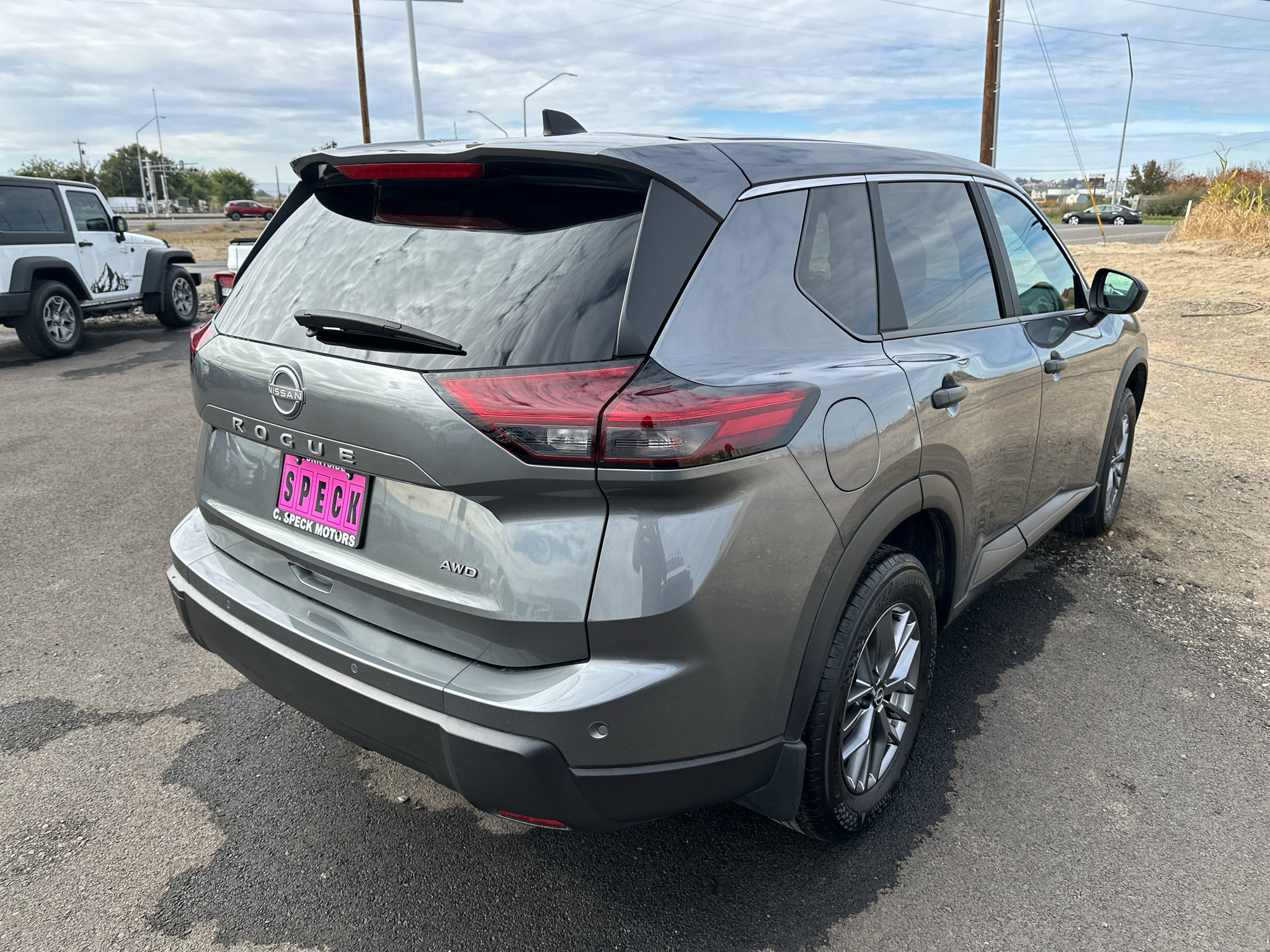 Used 2025 Nissan Rogue S AWD/4WD image 5