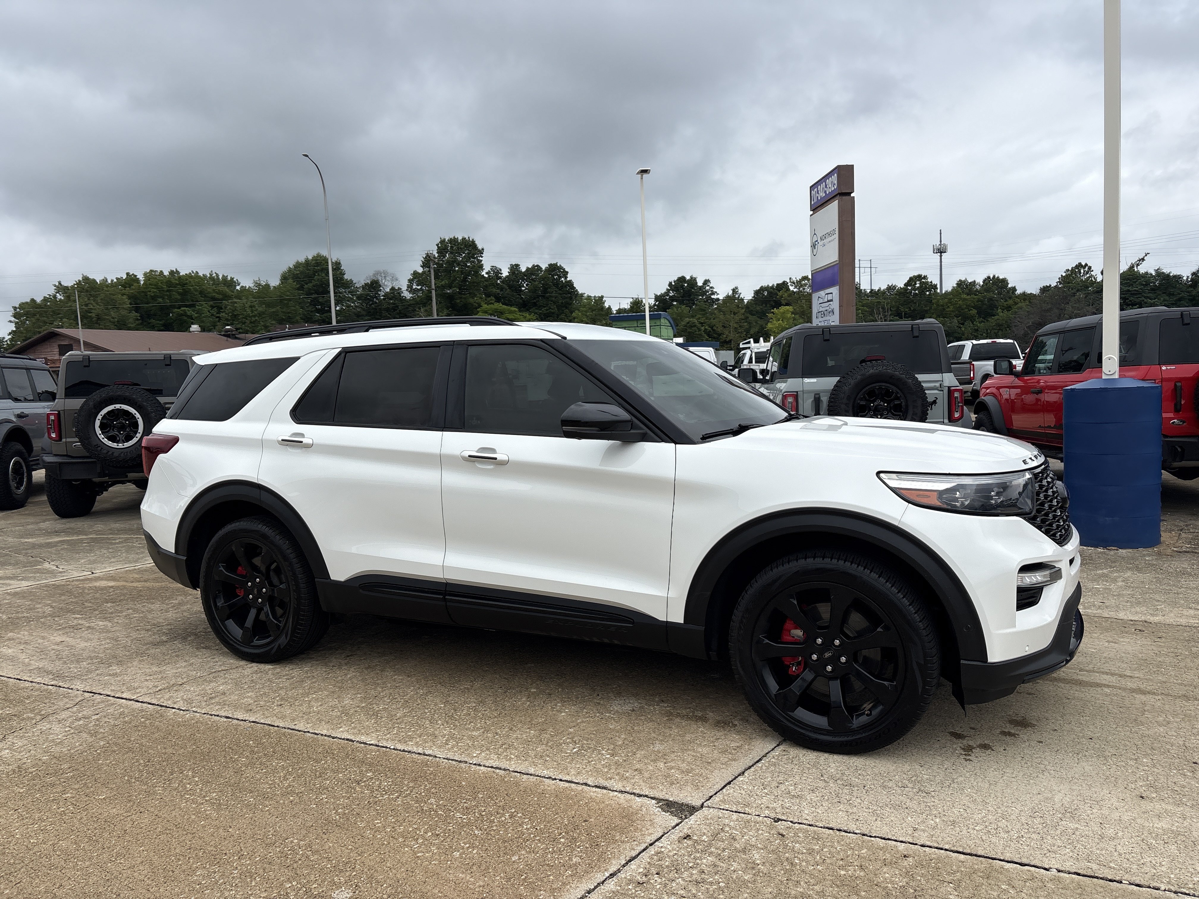 Used 2022 Ford Explorer ST w/ Equipment Group 401A AWD/4WD image 3