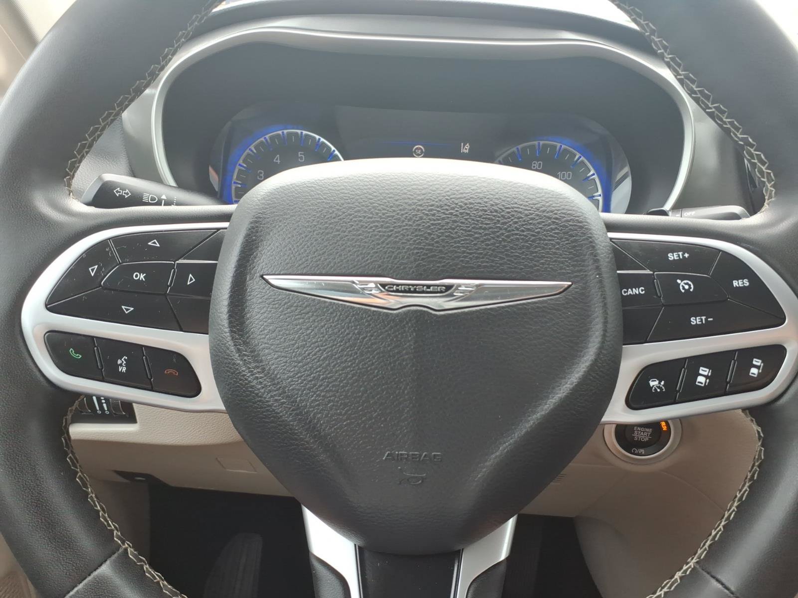 Used 2023 Chrysler Pacifica Touring-L FWD image 17