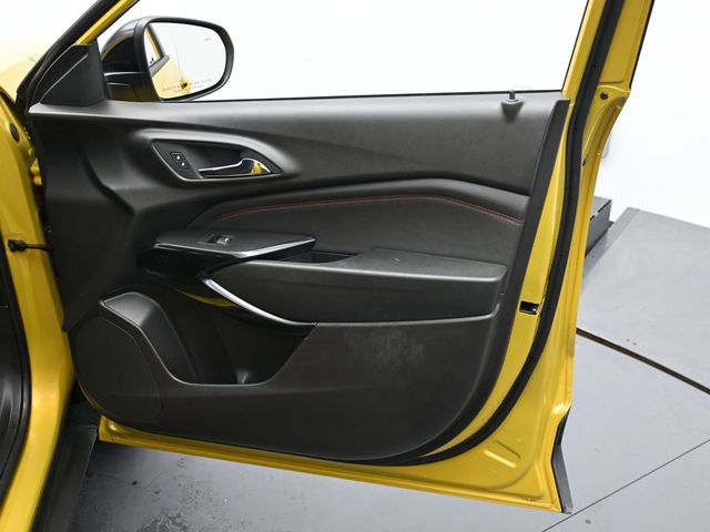 Used 2025 Chevrolet Trax RS w/ Driver Confidence Package image 28