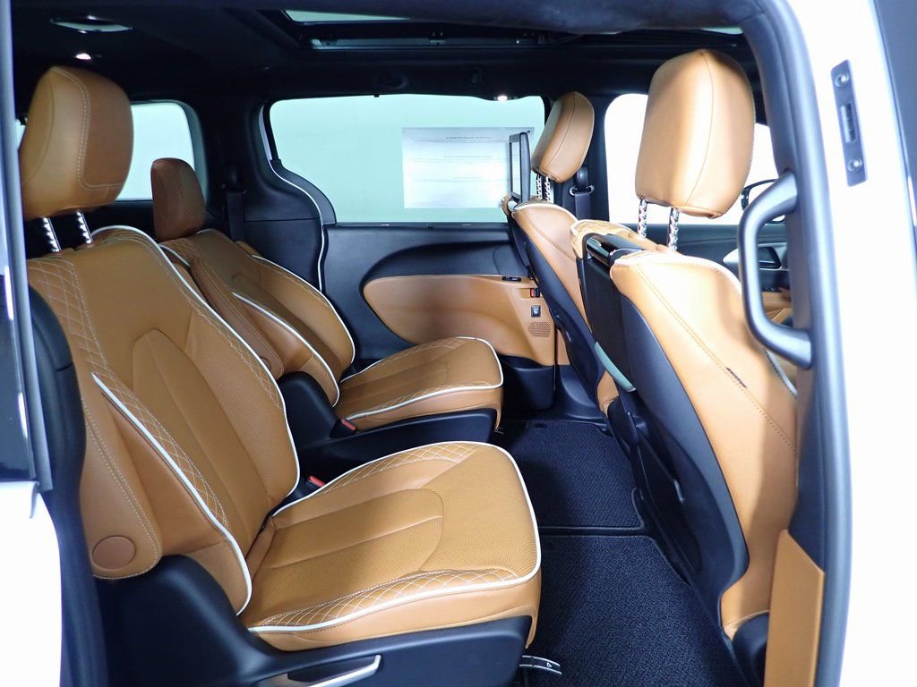 New 2026 Chrysler Pacifica Pinnacle image 35