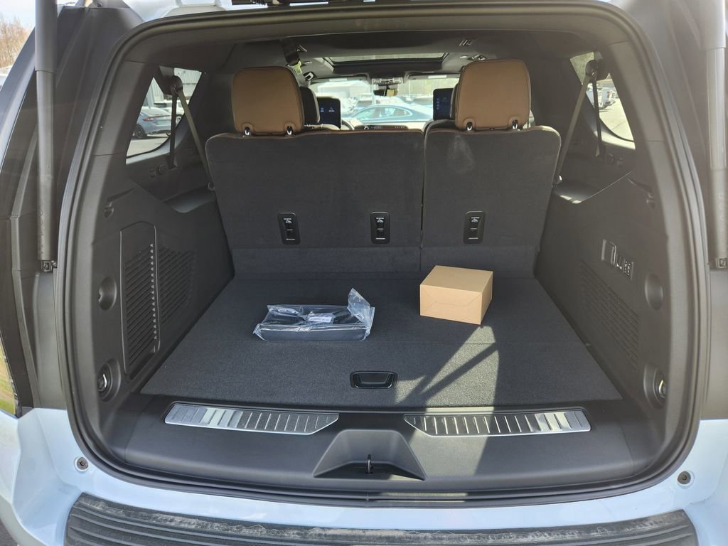 New 2026 Chevrolet Suburban High Country image 6