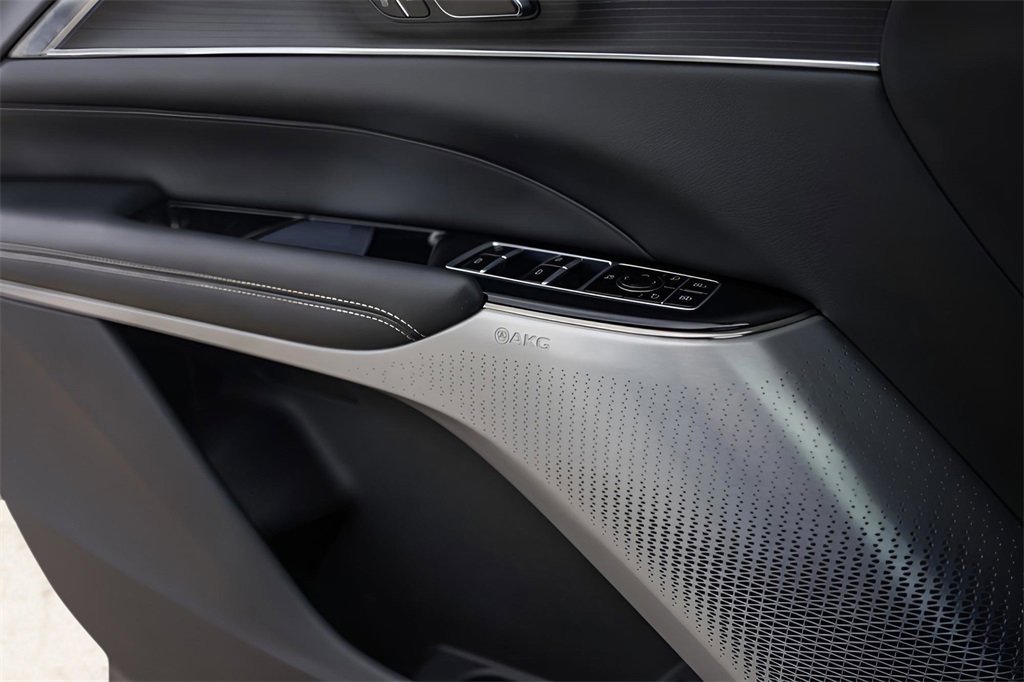 Used 2024 Cadillac Lyriq Luxury image 21