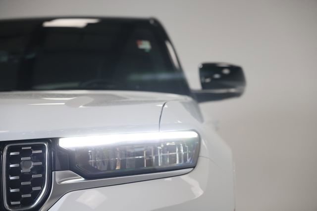 Used 2022 Jeep Grand Cherokee Summit AWD/4WD image 3