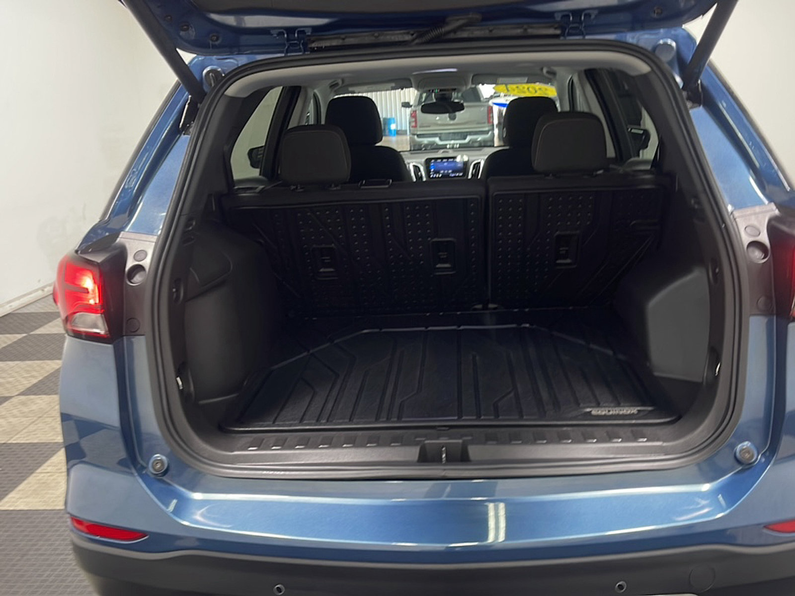 Used 2024 Chevrolet Equinox LT FWD image 18