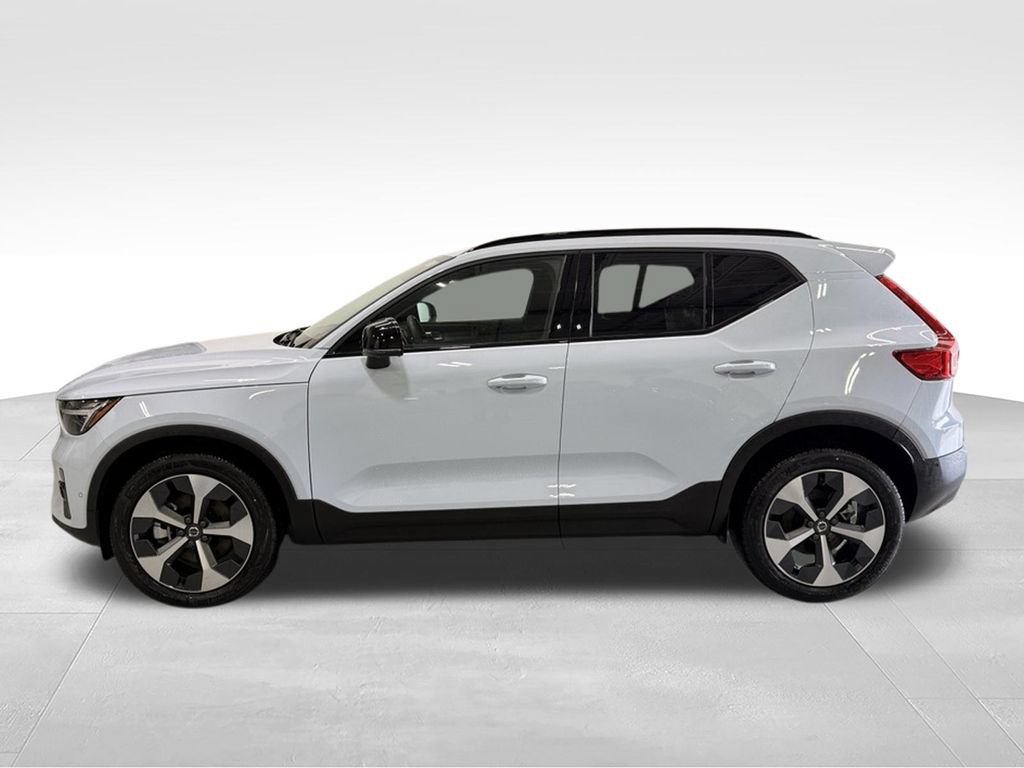 Used 2026 Volvo XC40 B5 Plus AWD/4WD image 2