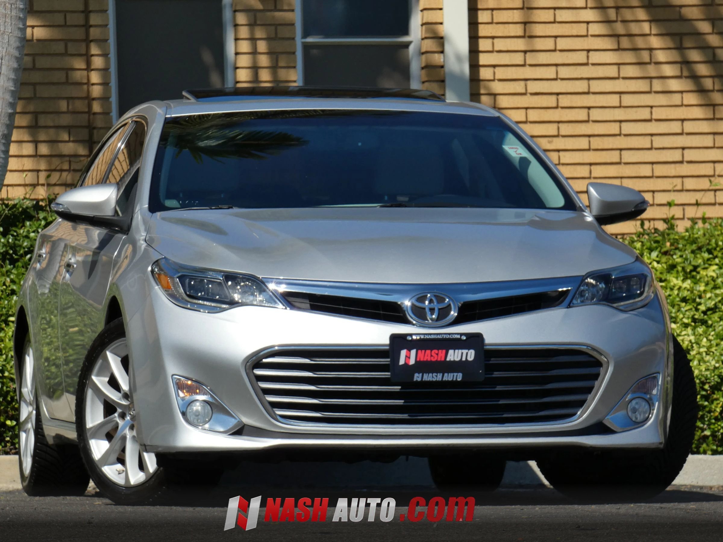 Used 2014 Toyota Avalon Limited FWD image 3