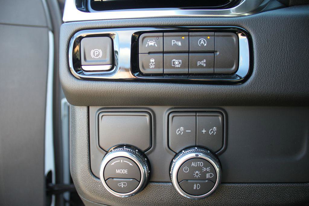 New 2026 GMC Yukon Denali w/ Sun & Power Step Package image 13