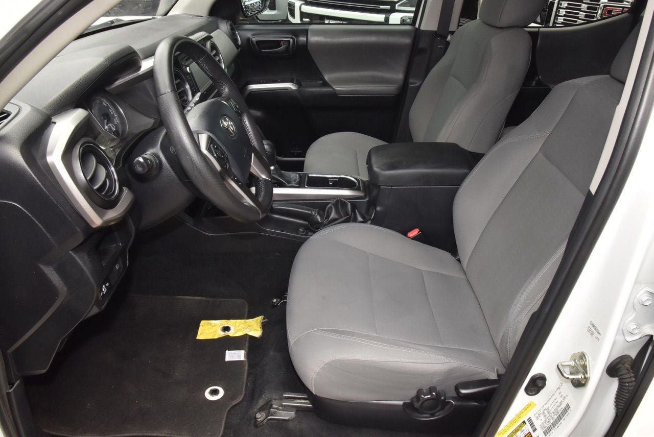 Used 2018 Toyota Tacoma SR5 AWD/4WD image 13