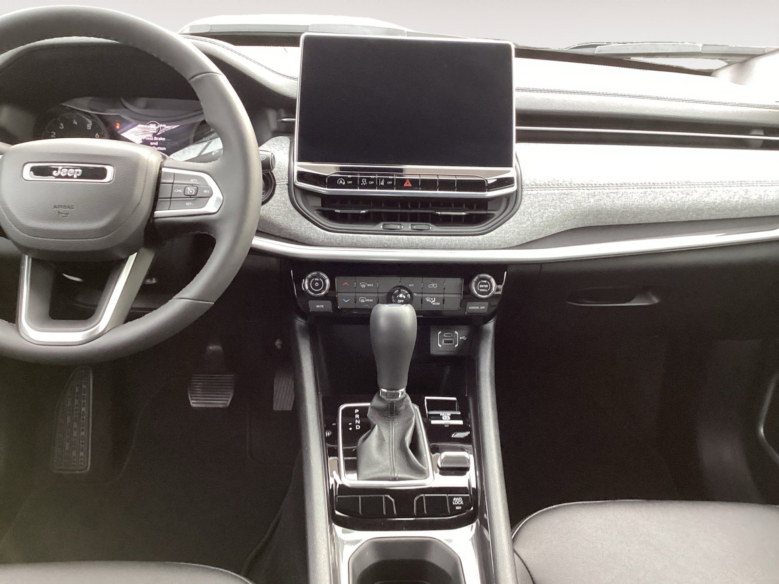 Used 2024 Jeep Compass Latitude image 11