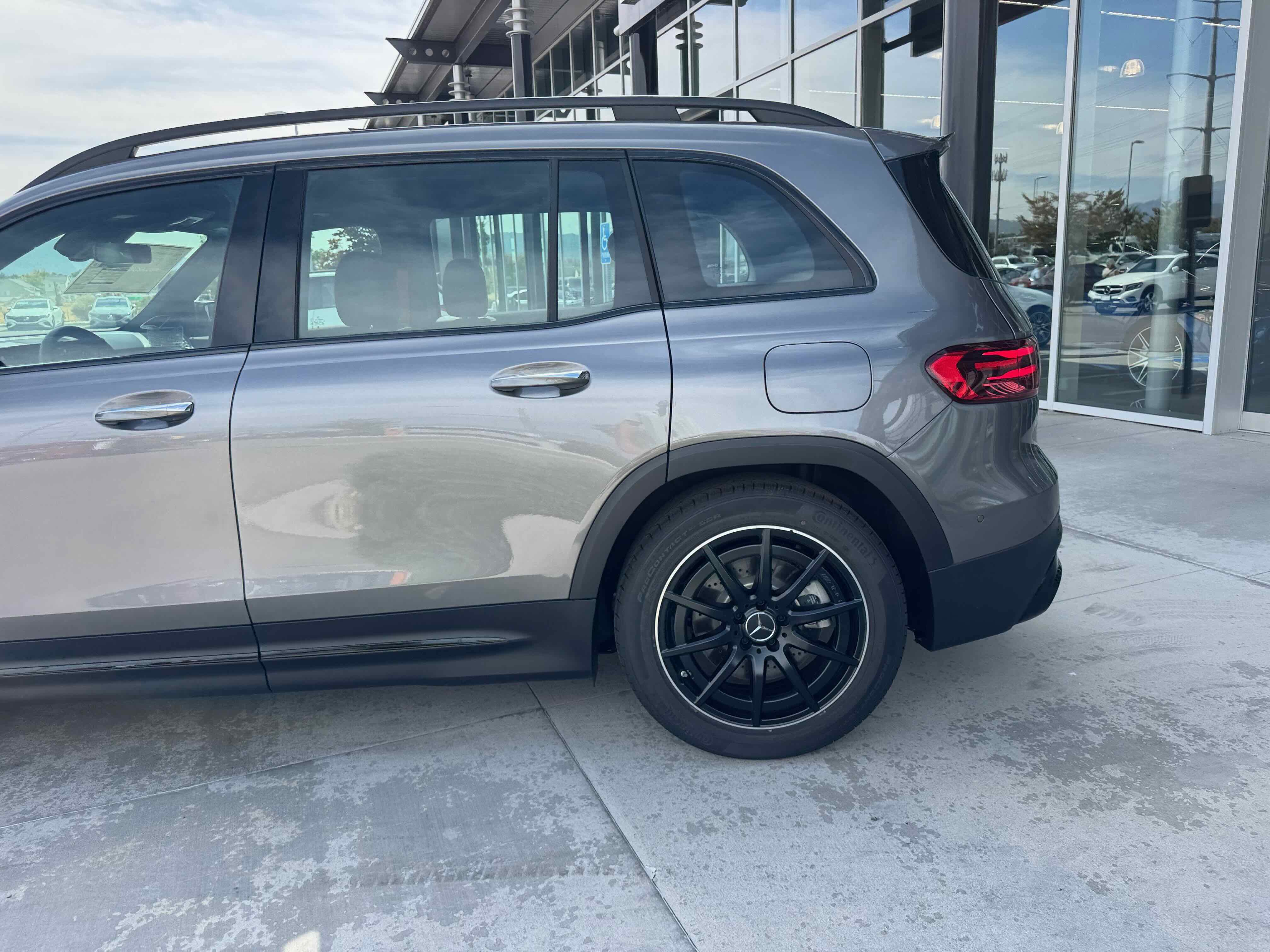 New 2025 Mercedes-Benz GLB 35 AMG 4MATIC image 4