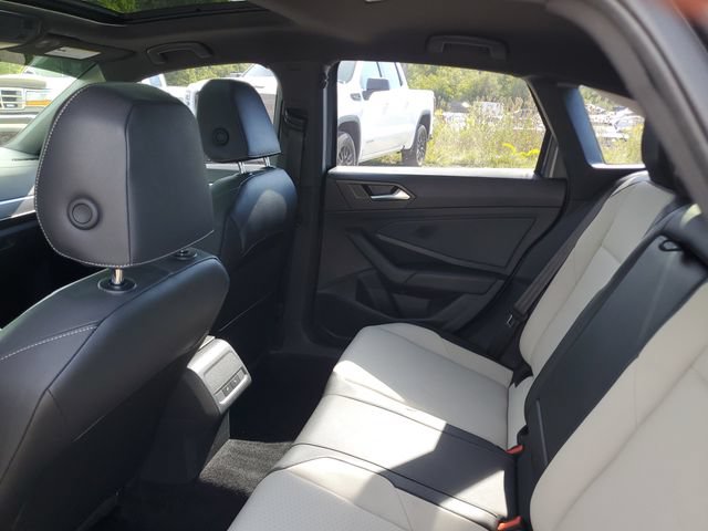 Used 2019 Volkswagen Jetta R-Line w/ R-Line Cold Weather Package FWD image 8