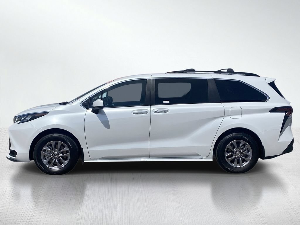 Certified 2026 Toyota Sienna XLE FWD image 2