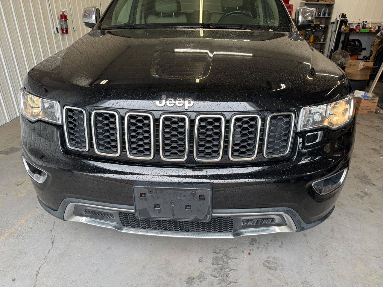 Used 2018 Jeep Grand Cherokee Limited AWD/4WD image 9
