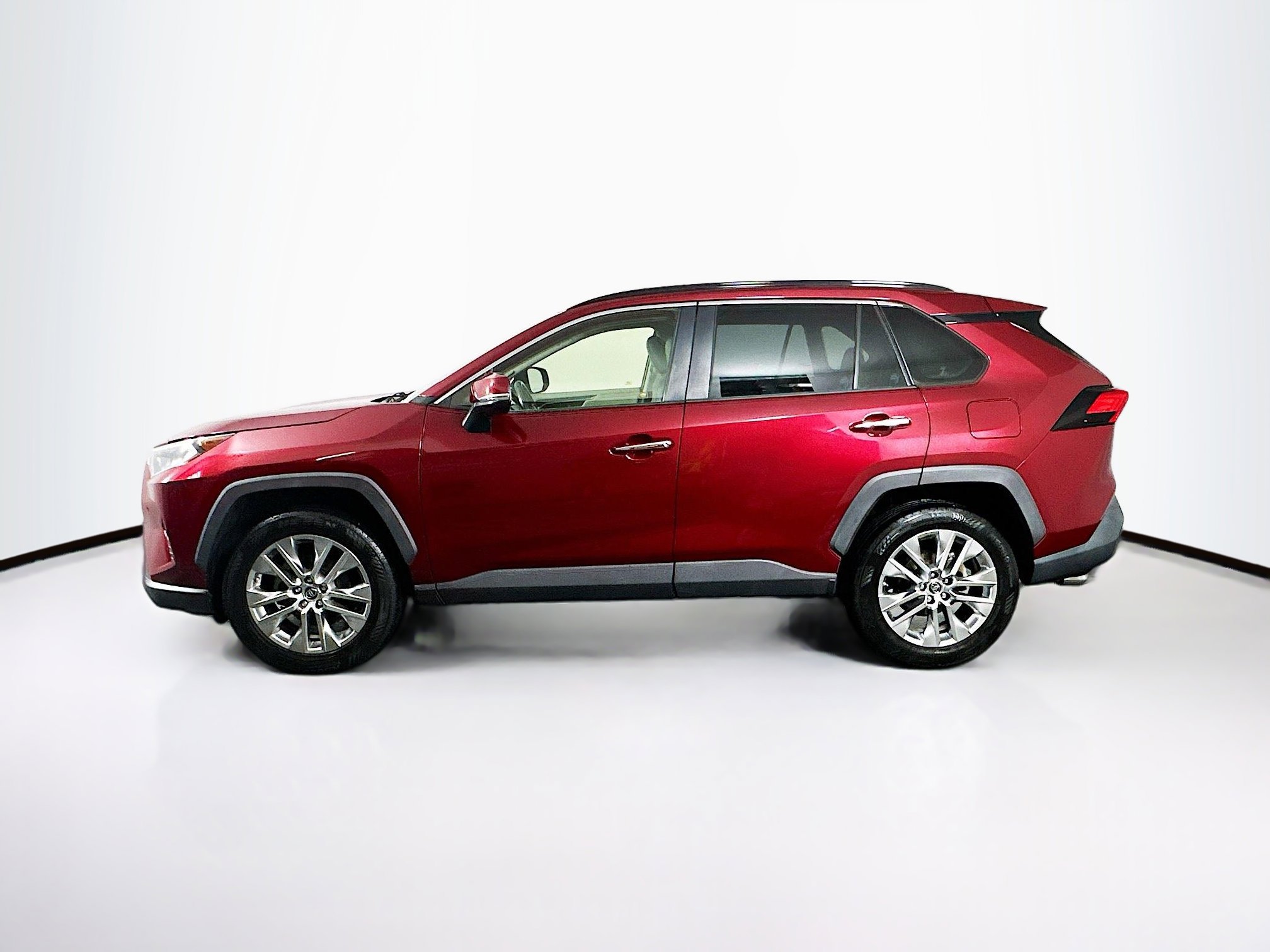 Used 2019 Toyota RAV4 Limited w/ Advanced Technology Package image 4