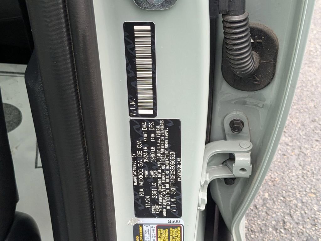 Used 2025 Kia K4 LXS image 28