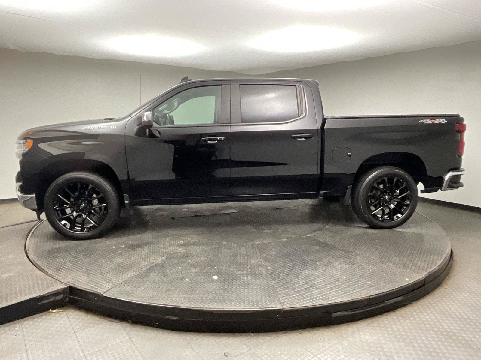 Certified 2024 Chevrolet Silverado 1500 LT AWD/4WD image 4