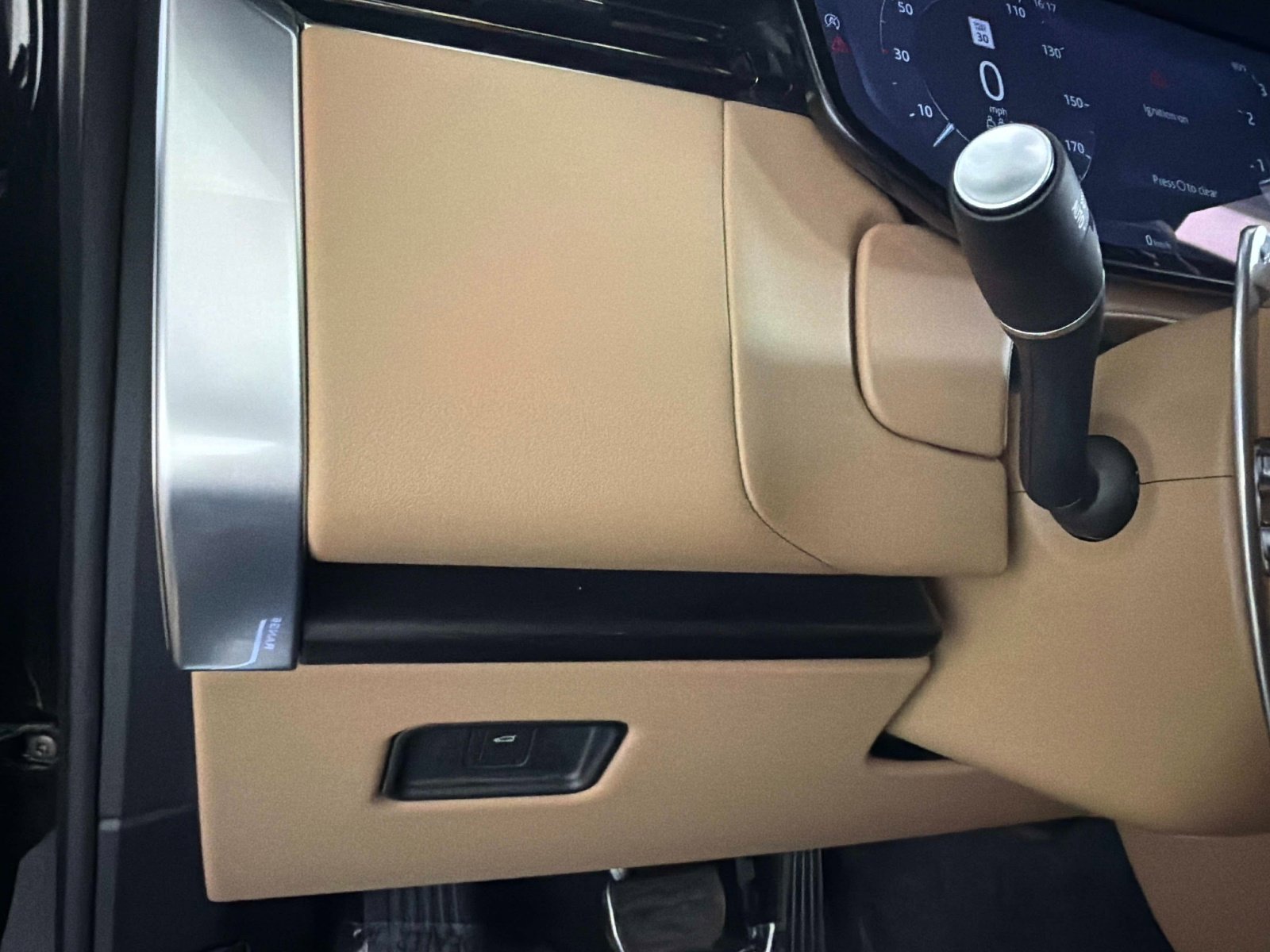 Used 2025 Land Rover Range Rover Long Wheelbase SE image 47