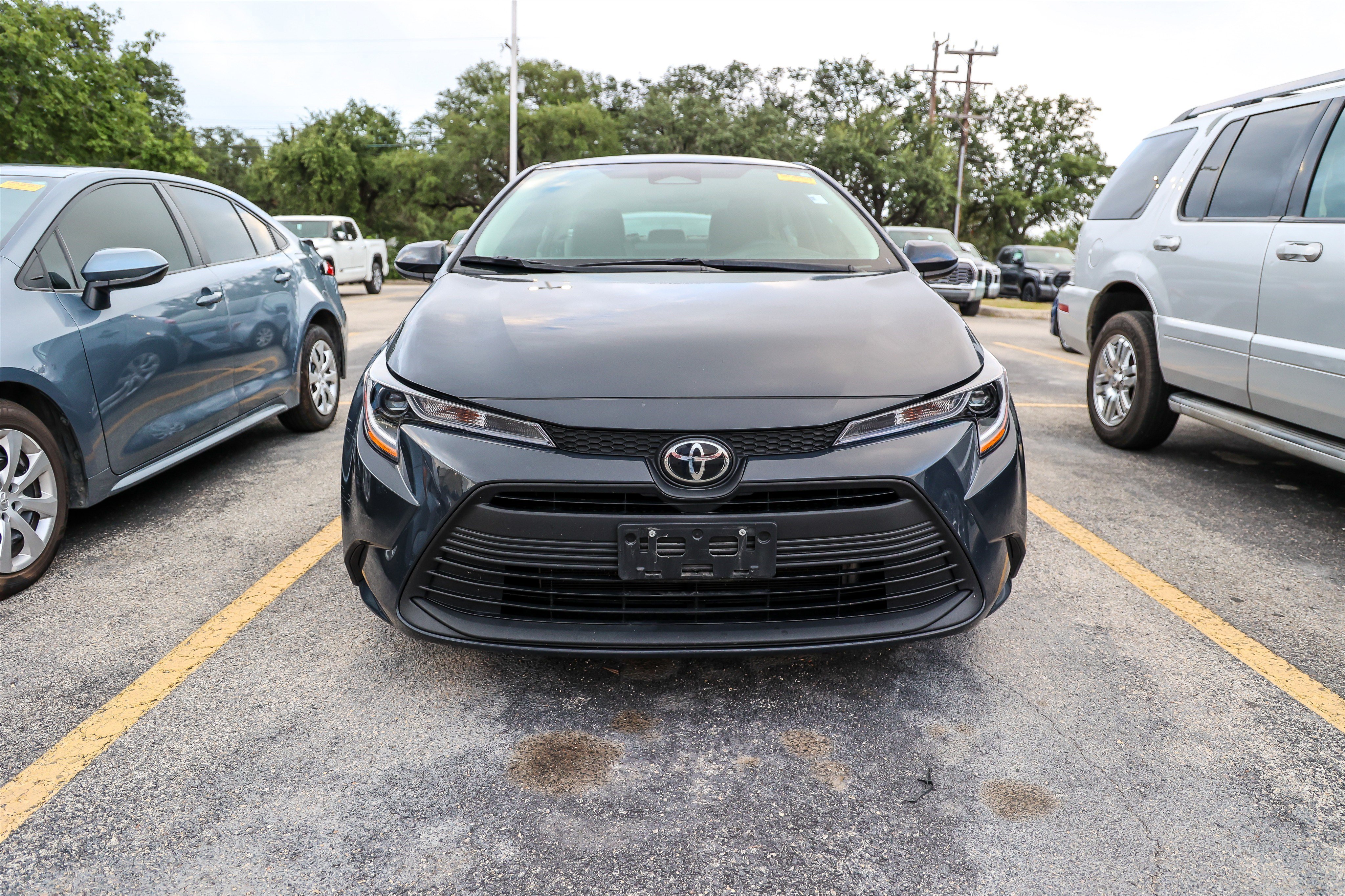 Used 2026 Toyota Corolla LE FWD image 4