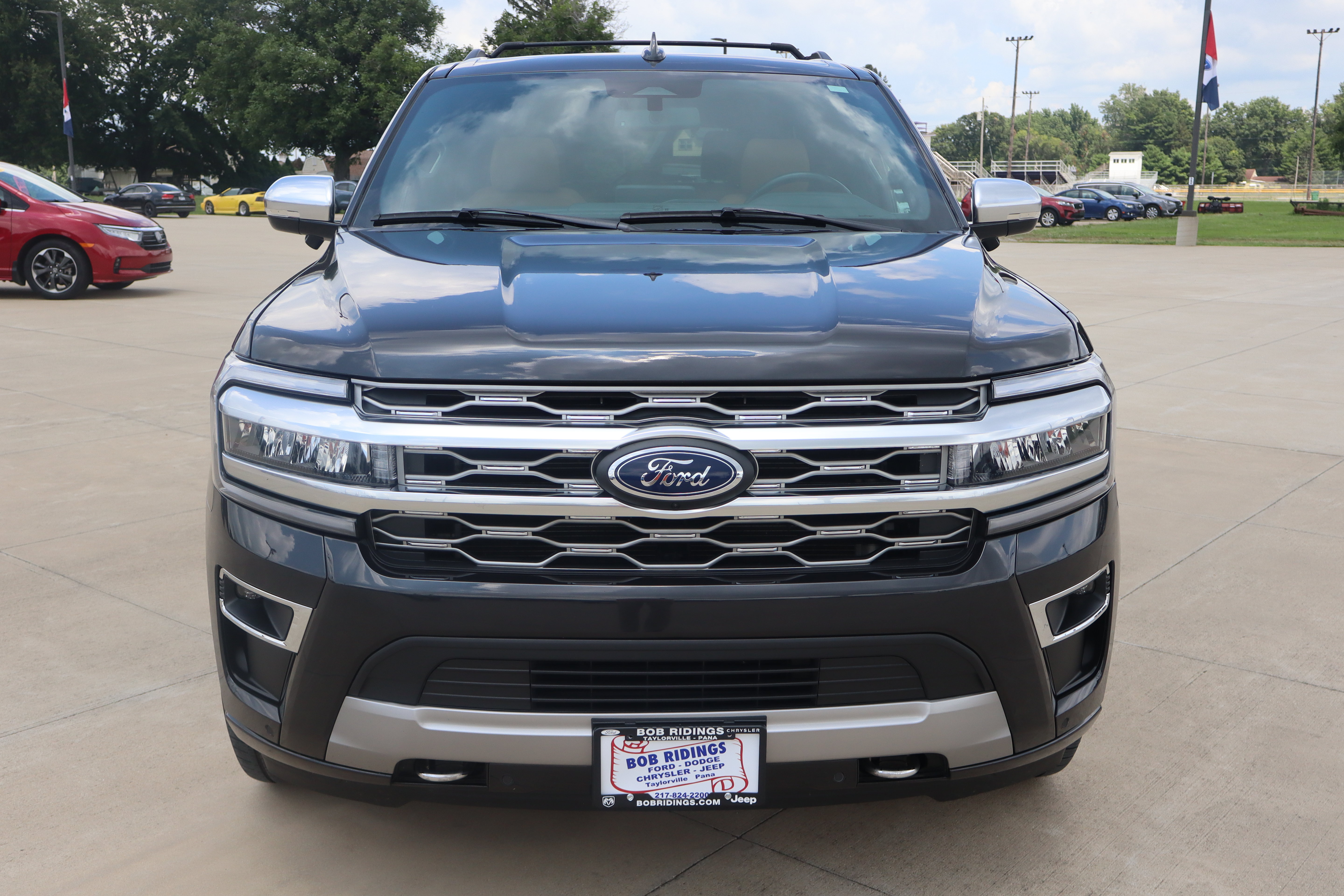 Used 2024 Ford Expedition Platinum AWD/4WD image 2