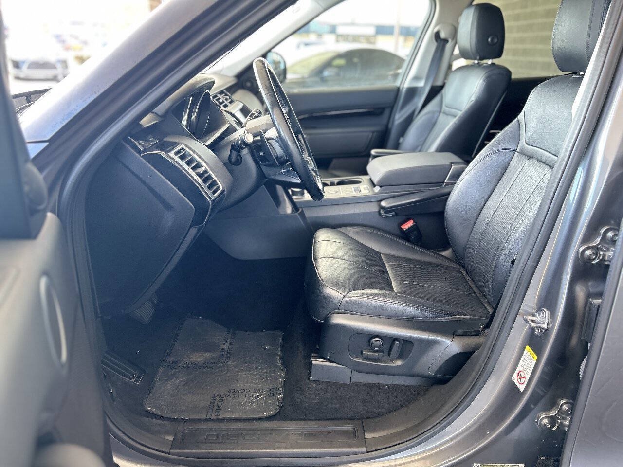 Used 2018 Land Rover Discovery SE AWD/4WD image 36