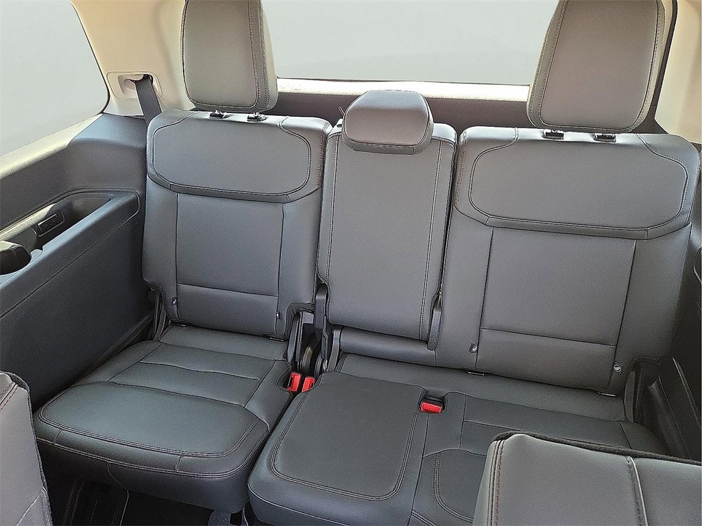 New 2025 Ford Expedition Active image 10