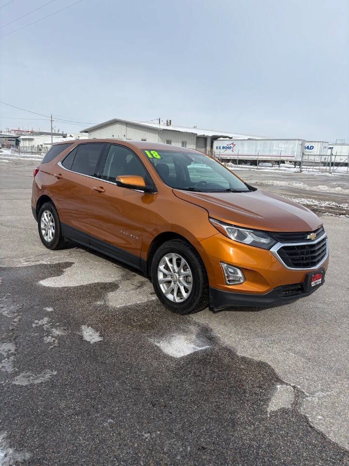 Used 2018 Chevrolet Equinox LT image 2