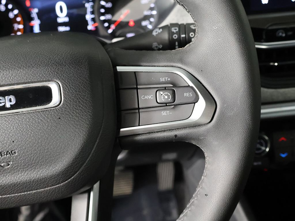 Used 2024 Jeep Compass Latitude AWD/4WD image 37
