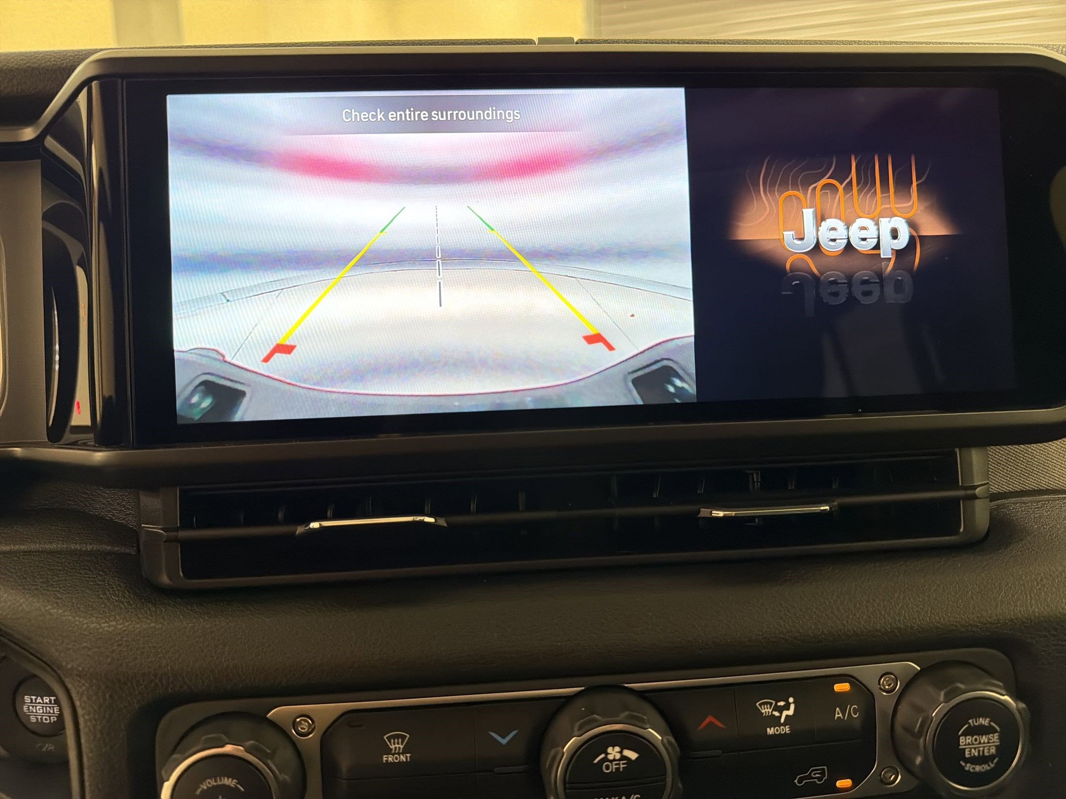 Used 2025 Jeep Gladiator Sport image 24