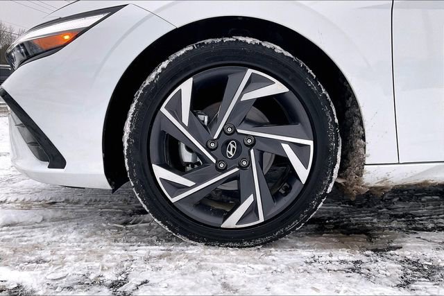 Certified 2025 Hyundai Elantra SEL image 9