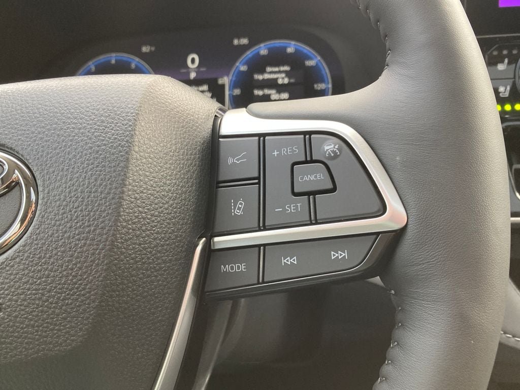 New 2026 Toyota Highlander Limited AWD/4WD image 11