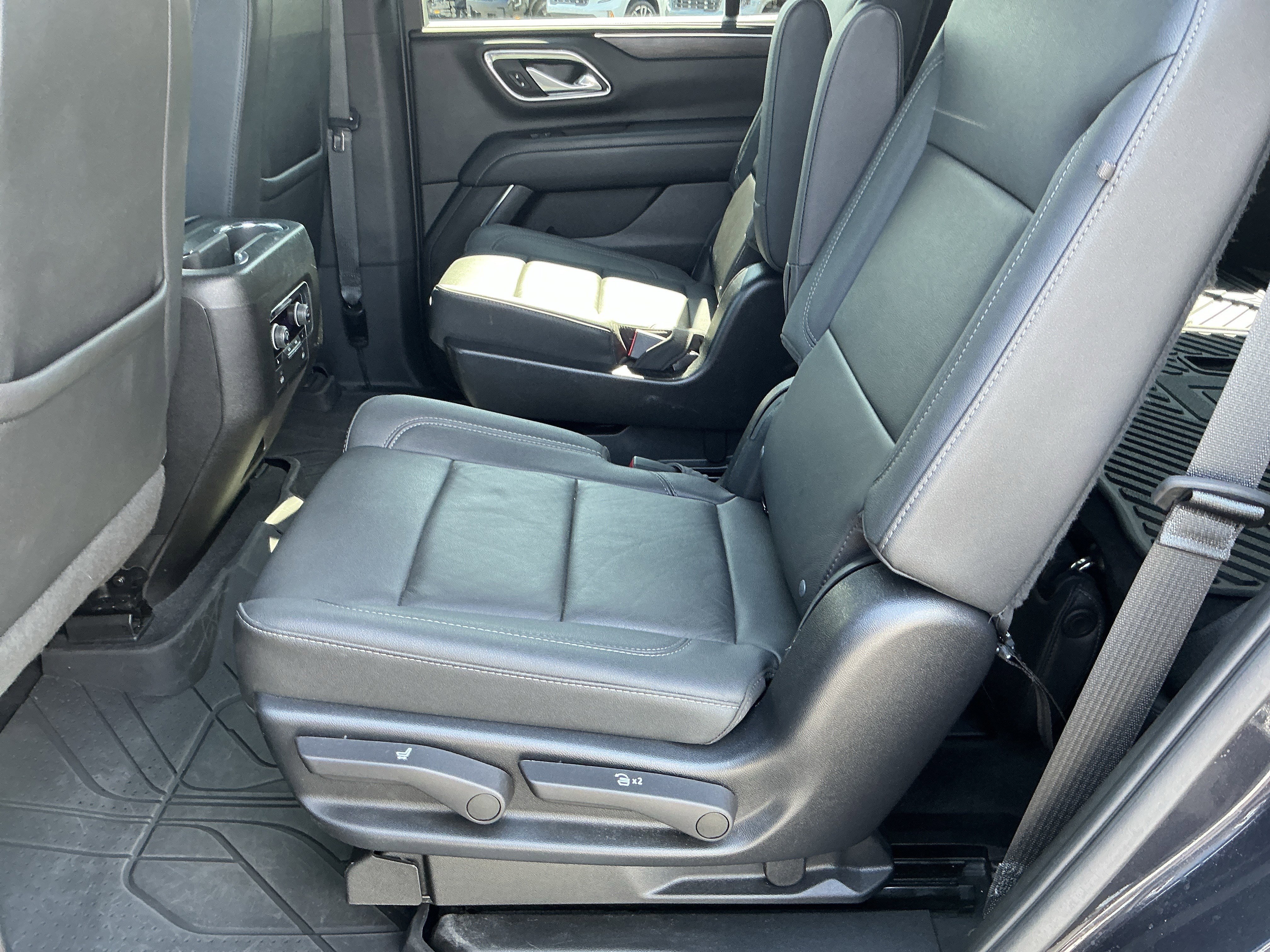 Used 2023 Chevrolet Tahoe Z71 w/ Luxury Package AWD/4WD image 10