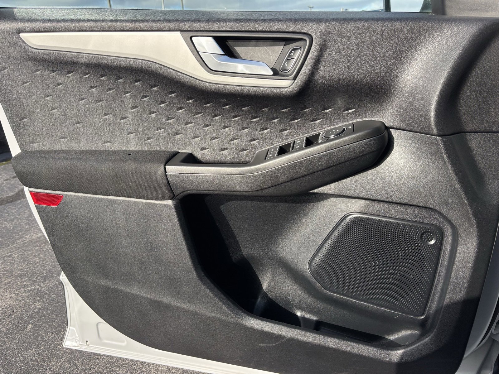 Used 2020 Ford Escape SE image 16