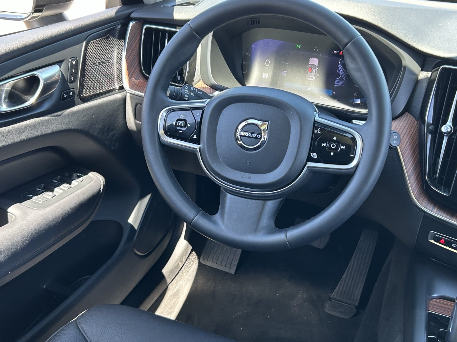Used 2023 Volvo XC60 B5 Plus w/ Protection Package AWD/4WD image 16