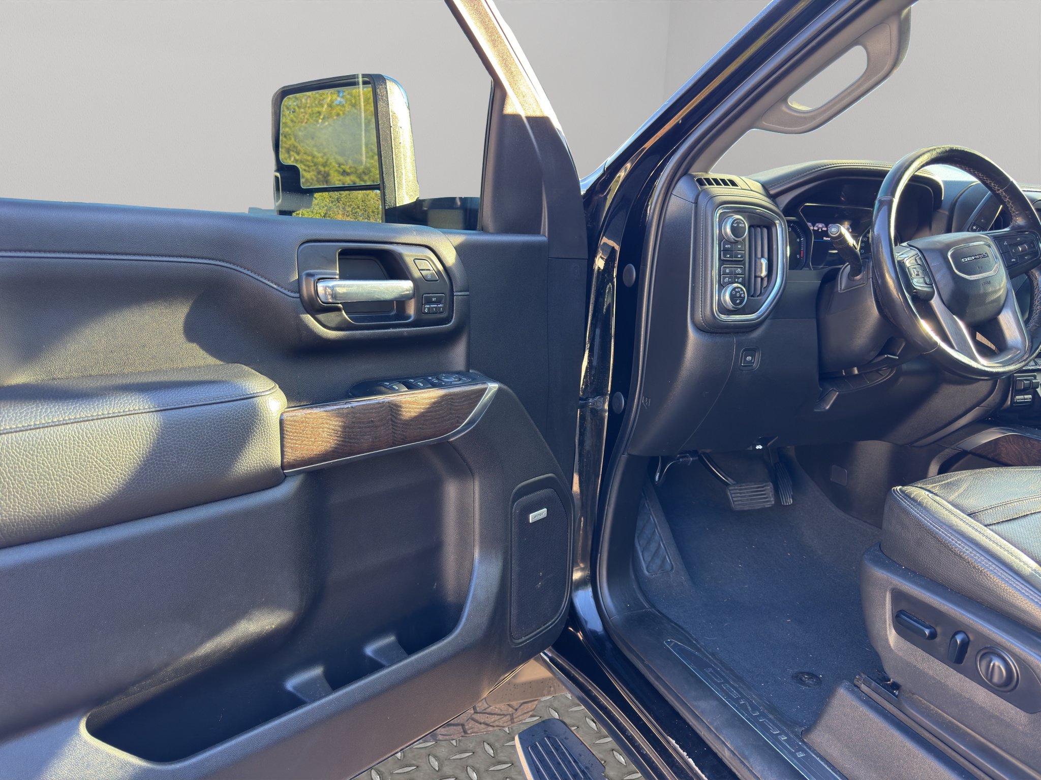 Used 2022 GMC Sierra 2500 Denali AWD/4WD image 5