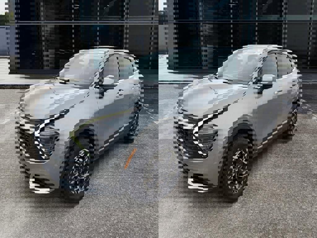 Used 2024 Kia Sportage LX image 3