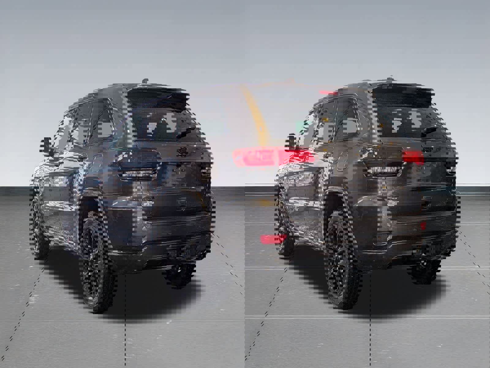 Used 2021 Jeep Grand Cherokee Laredo X image 4