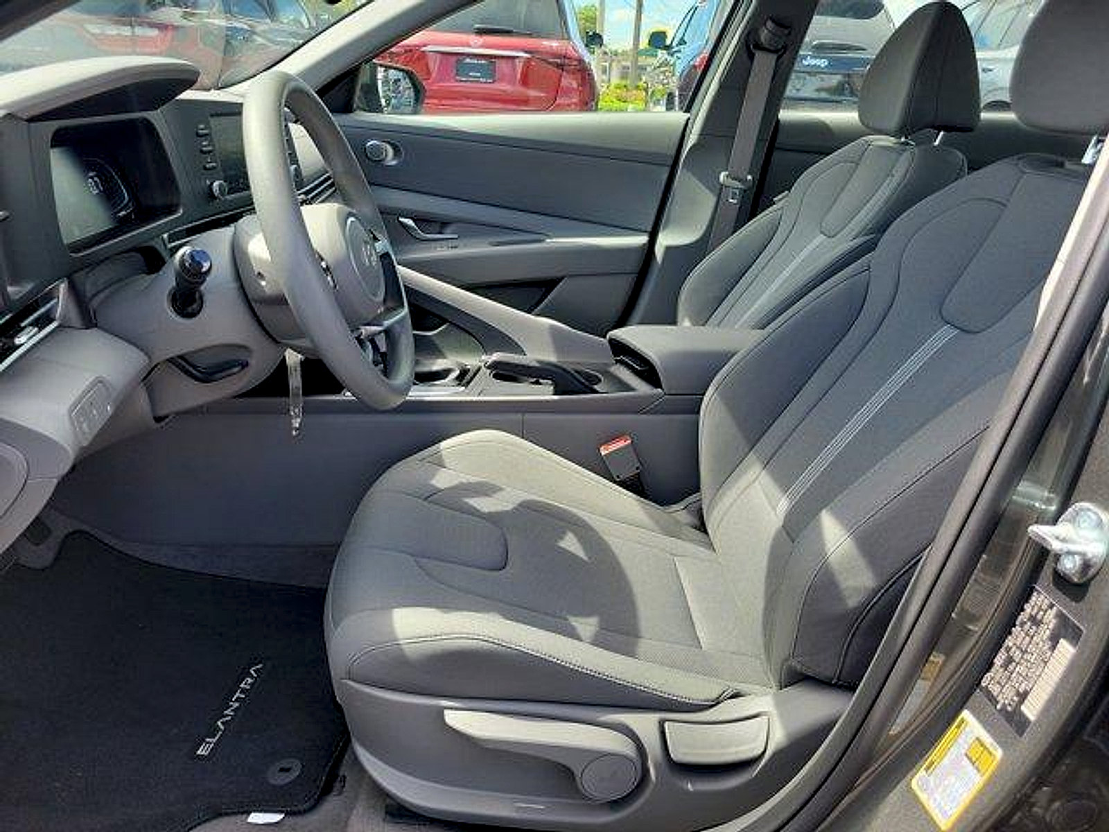 Used 2026 Hyundai Elantra SE FWD image 23
