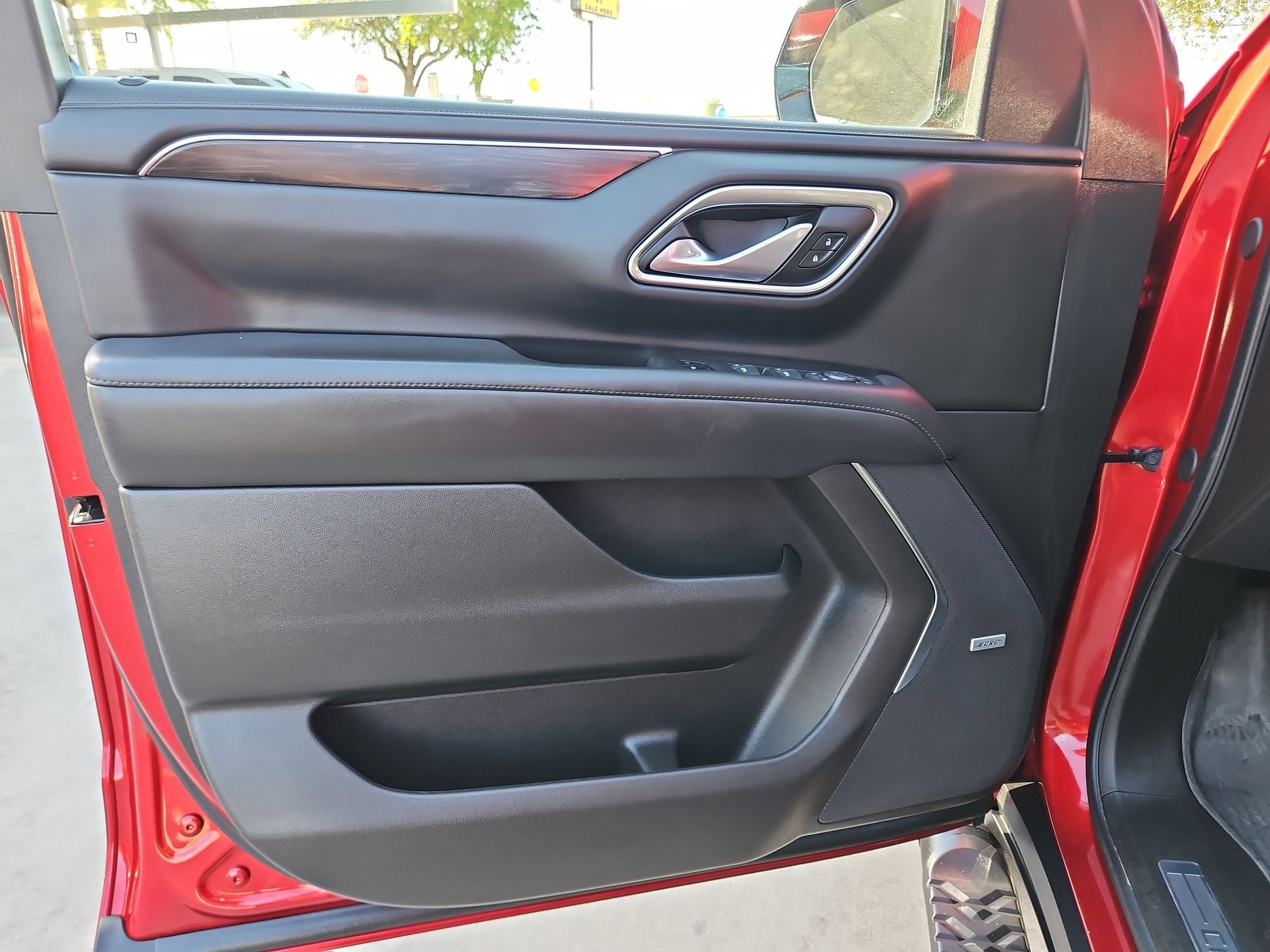 Certified 2024 Chevrolet Suburban Z71 w/ Luxury Package image 11