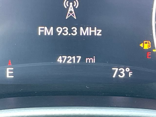 Used 2021 Chrysler Pacifica Touring-L FWD image 11