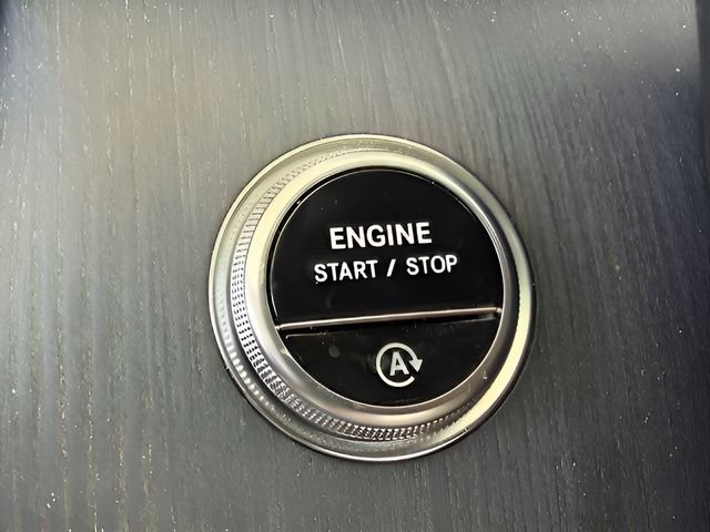 Used 2025 Mercedes-Benz C 300 Sedan image 23