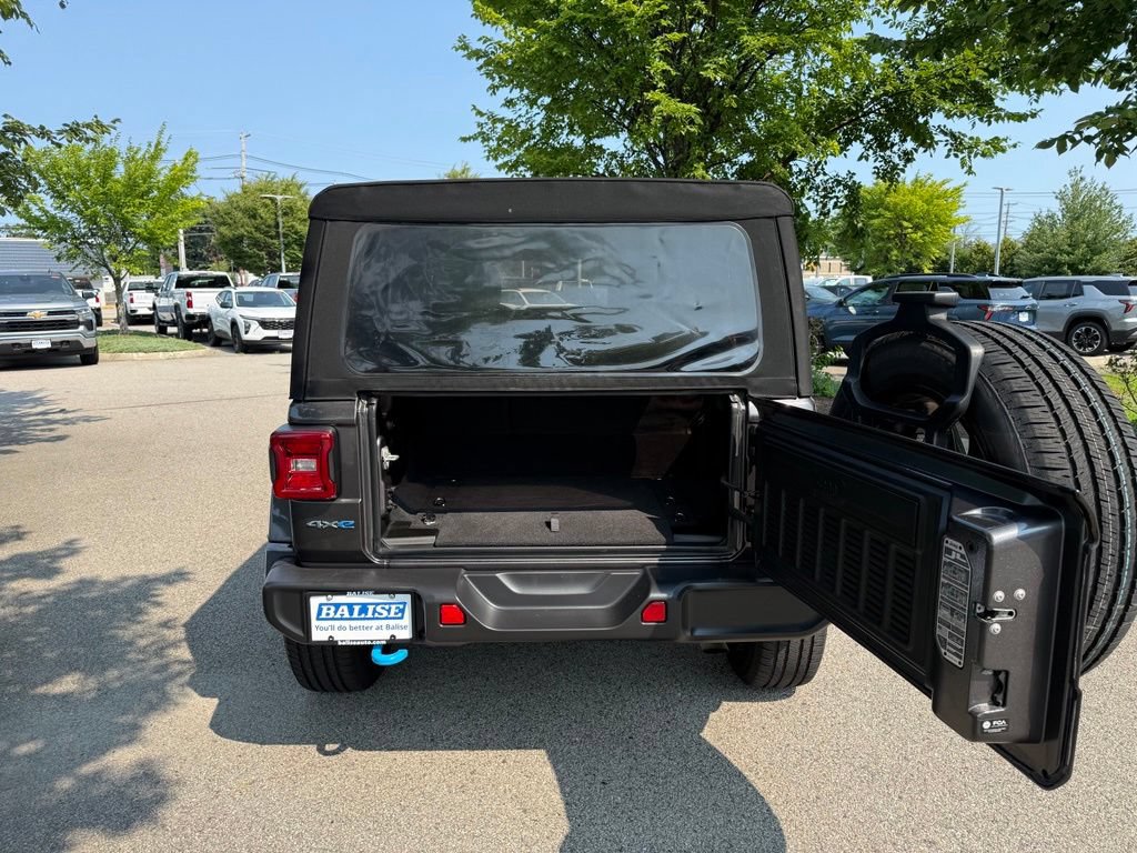 Used 2024 Jeep Wrangler Unlimited Sahara AWD/4WD image 10