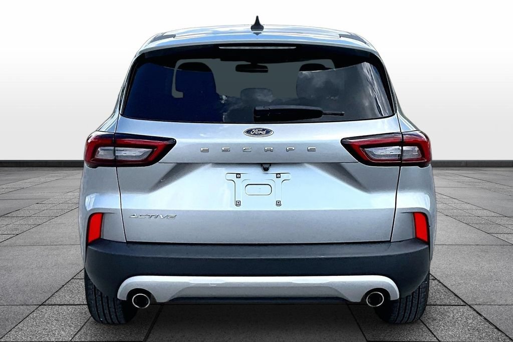 Used 2024 Ford Escape Active w/ Cold Weather Package FWD image 4