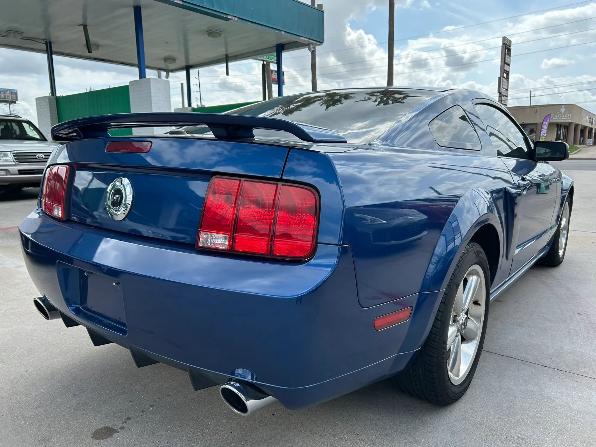 Used 2009 Ford Mustang GT Premium RWD image 5
