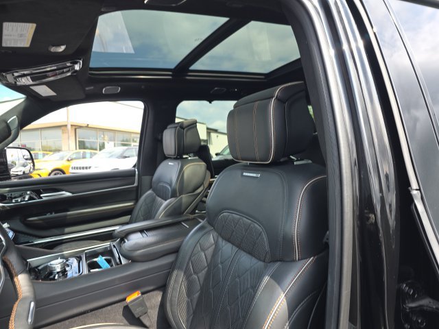 Used 2025 Jeep Grand Wagoneer Series III w/ Rear Seat Video Group 1 AWD/4WD image 13