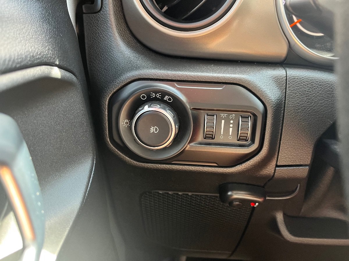 Used 2018 Jeep Wrangler Unlimited Sport AWD/4WD image 21
