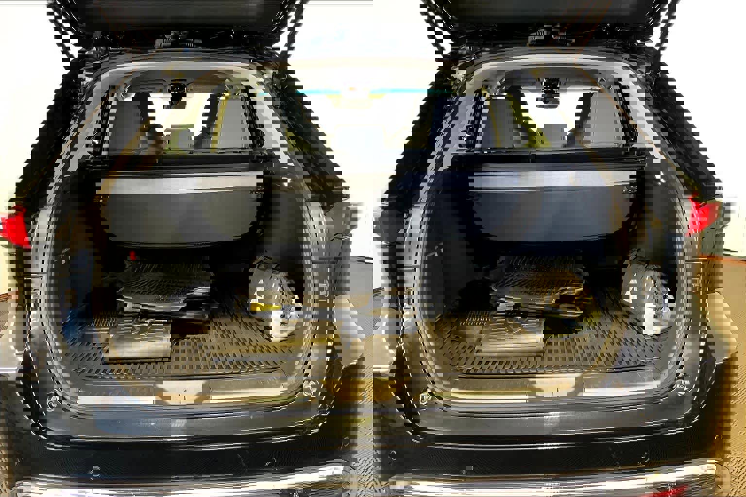 Used 2023 Toyota Venza XLE image 36